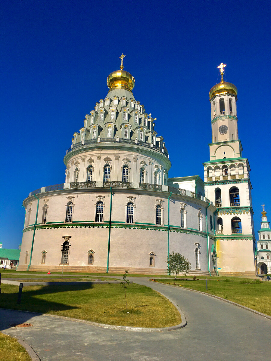 Полуротонда Воскресенского собора захватывает дух