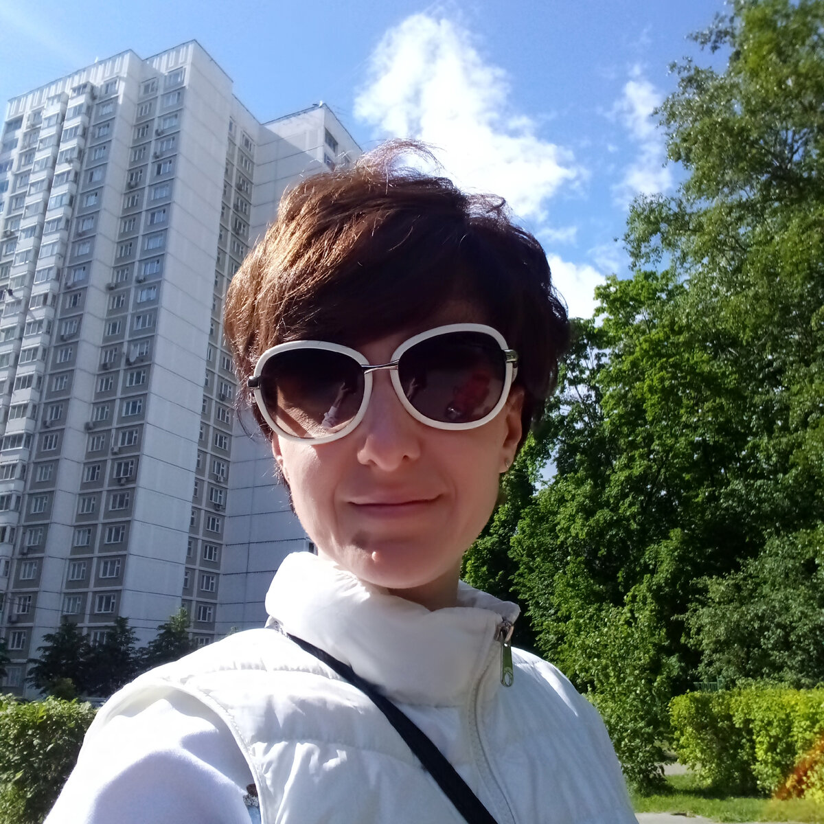 Впервые коротко постриглась