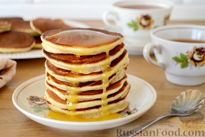 молоко кислое, яйца, мука, масло растительное, сода, сахар, соль