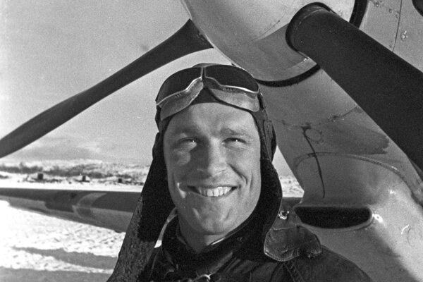 Дважды Герой Советского Союза летчик Борис Сафонов погиб в бою 30 мая 1942 года. Фото: Георгий Зельма / РИА Новости