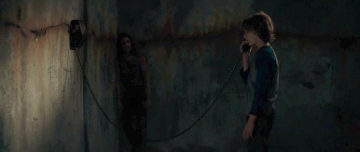 поворот не туда фильм 2021. бегство фильм 2021 ужасы. призраки дома борли 2021. Seance 2021 фильм. ужасы мистика 2021.