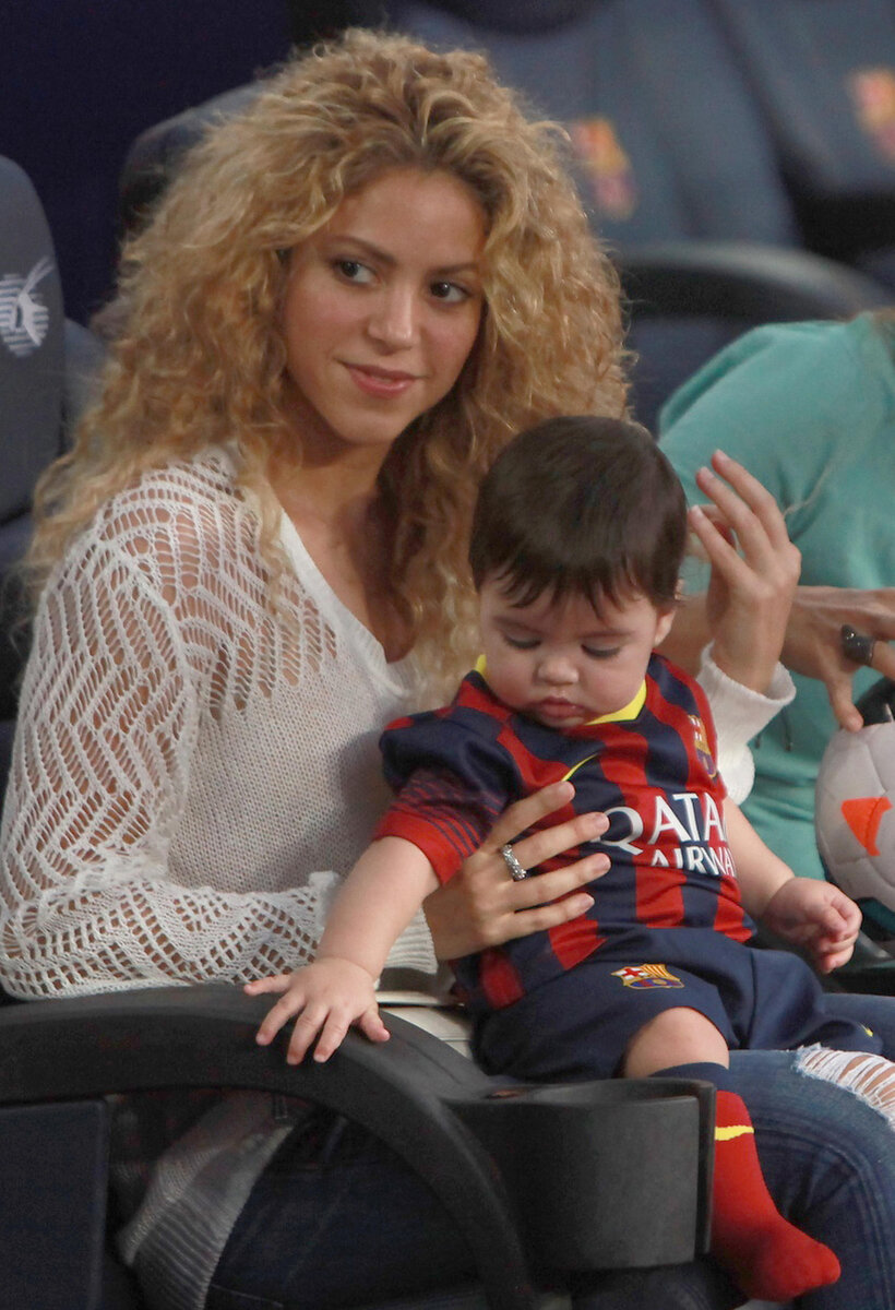    Шакира с сыном МиланомLegion-Media