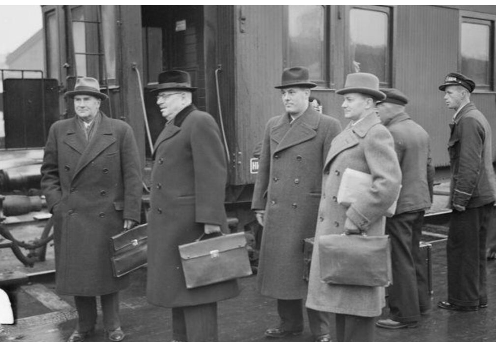 Финская делегация возвращается с переговоров в Москве. Фото из интернета.