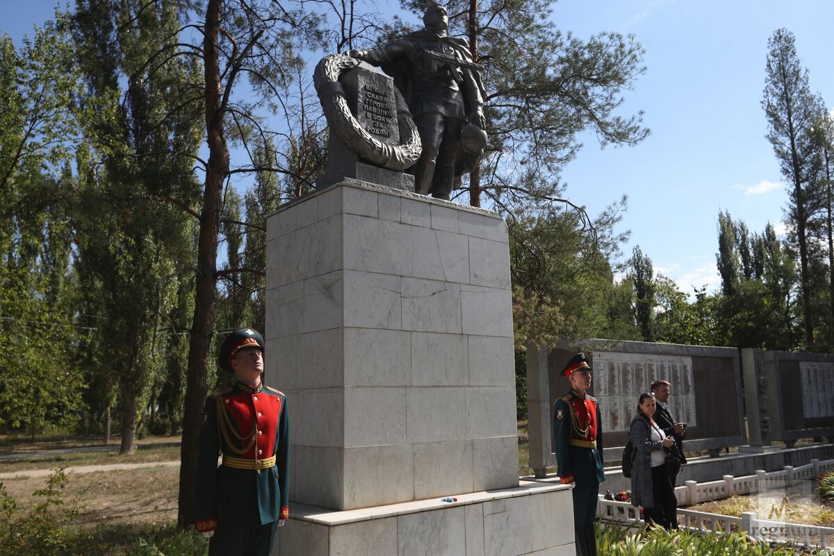    Братская могила советских воинов, погибших в период Сталинградской битвы. Посёлок Сады Придонья в Городищенском районе Волгоградской области Александр Куликов © ИА REGNUM