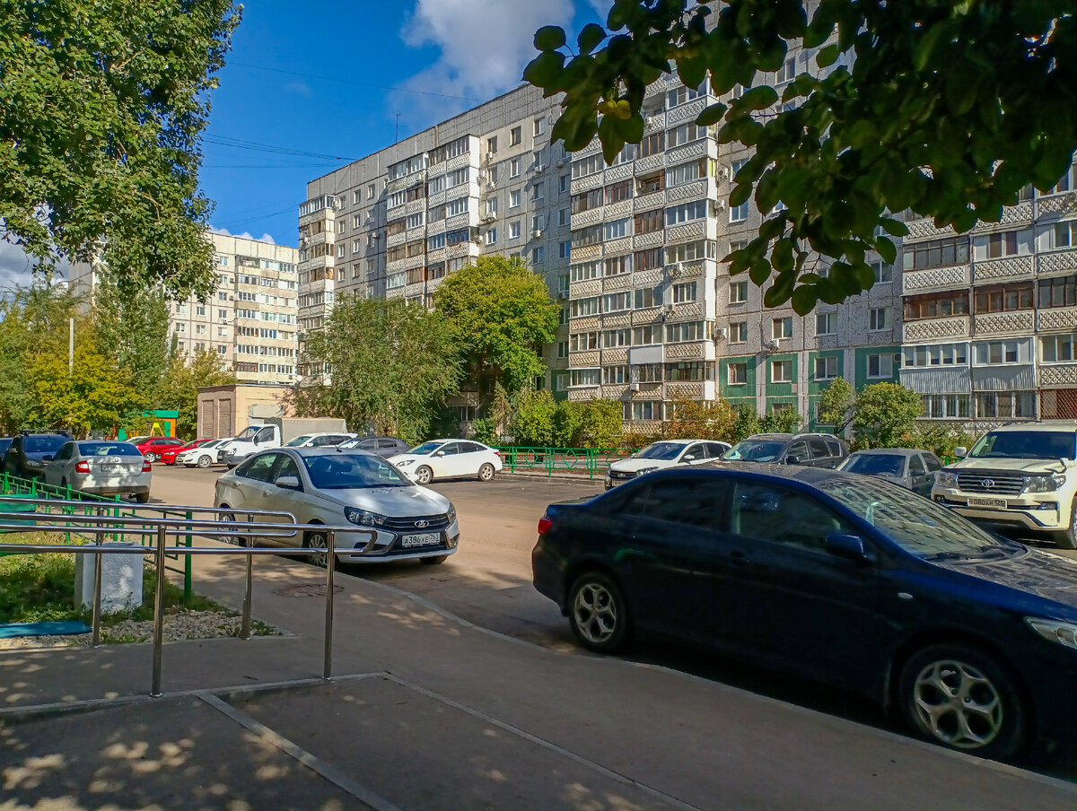 Ул. Ново-Вокзальная, рядом с Московским шоссе.