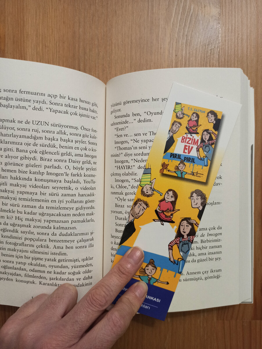 Закладка в одном стиле с книгой