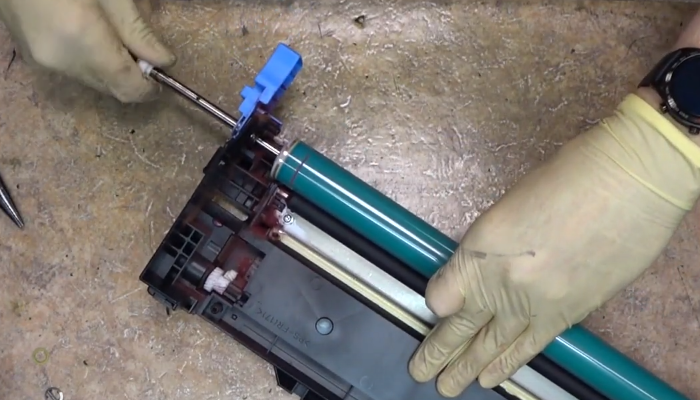 Фото 59. Устанавливаем стопорную шайбу