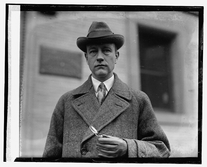 Рой Чепмен Эндрюс (англ. Roy Chapman Andrews; 26 января 1884 — 11 марта 1960) — американский путешественник и натуралист, профессор, президент Американского музея  естественной истории. Известен своими палеонтологическими экспедициями в Китай и пустыню Гоби в Монголии. Из Википедии. Изображение из сети Интернет - в свободном доступе и носит иллюстративный характер.