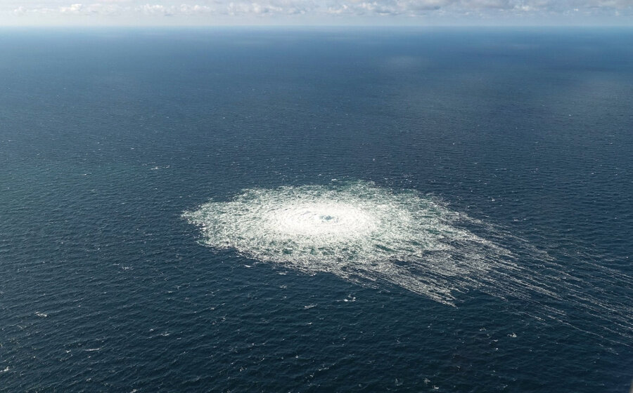Нечто из глубин морских выходит наверх.  фото: картинки  яндекса.