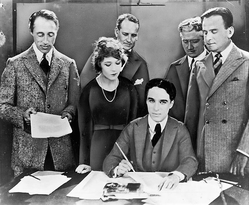 Гриффит, Пикфорд, Чаплин и Фэрбенкс подписывают соглашение о создании United Artists (1919)