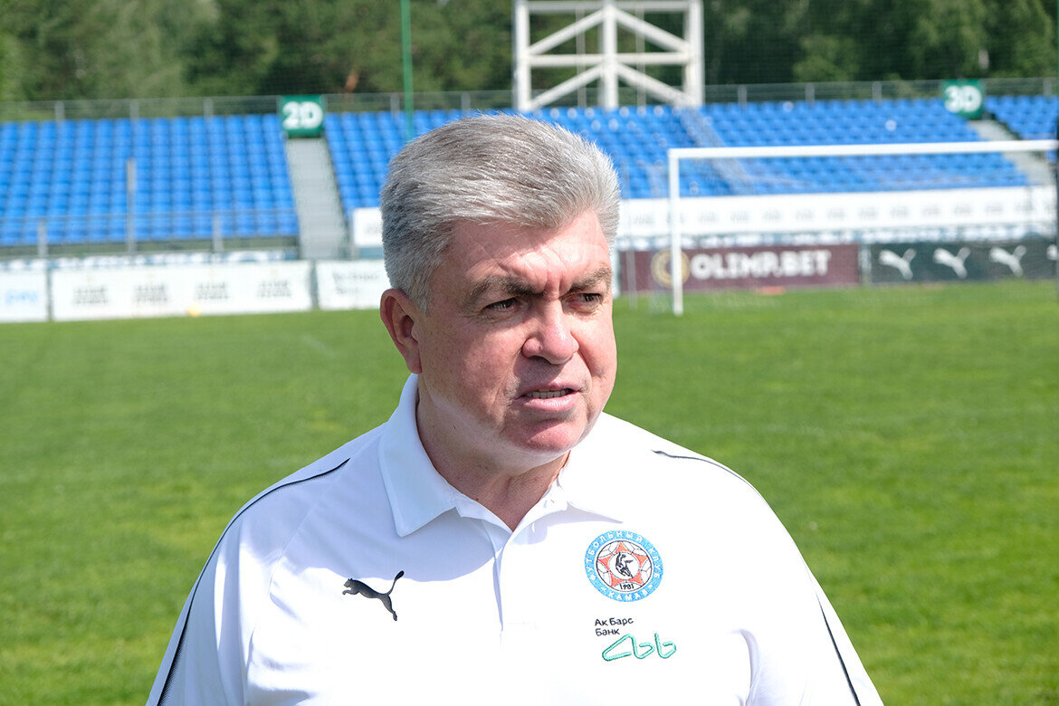 ​Наиль Магдеев: «Я увидел, что во всех непростых футбольных делах нужна твердая рука мэра и по совместительству президента клуба. Поэтому, засучив рукава, взялся за это дело сам» Фото: nabchelny.ru