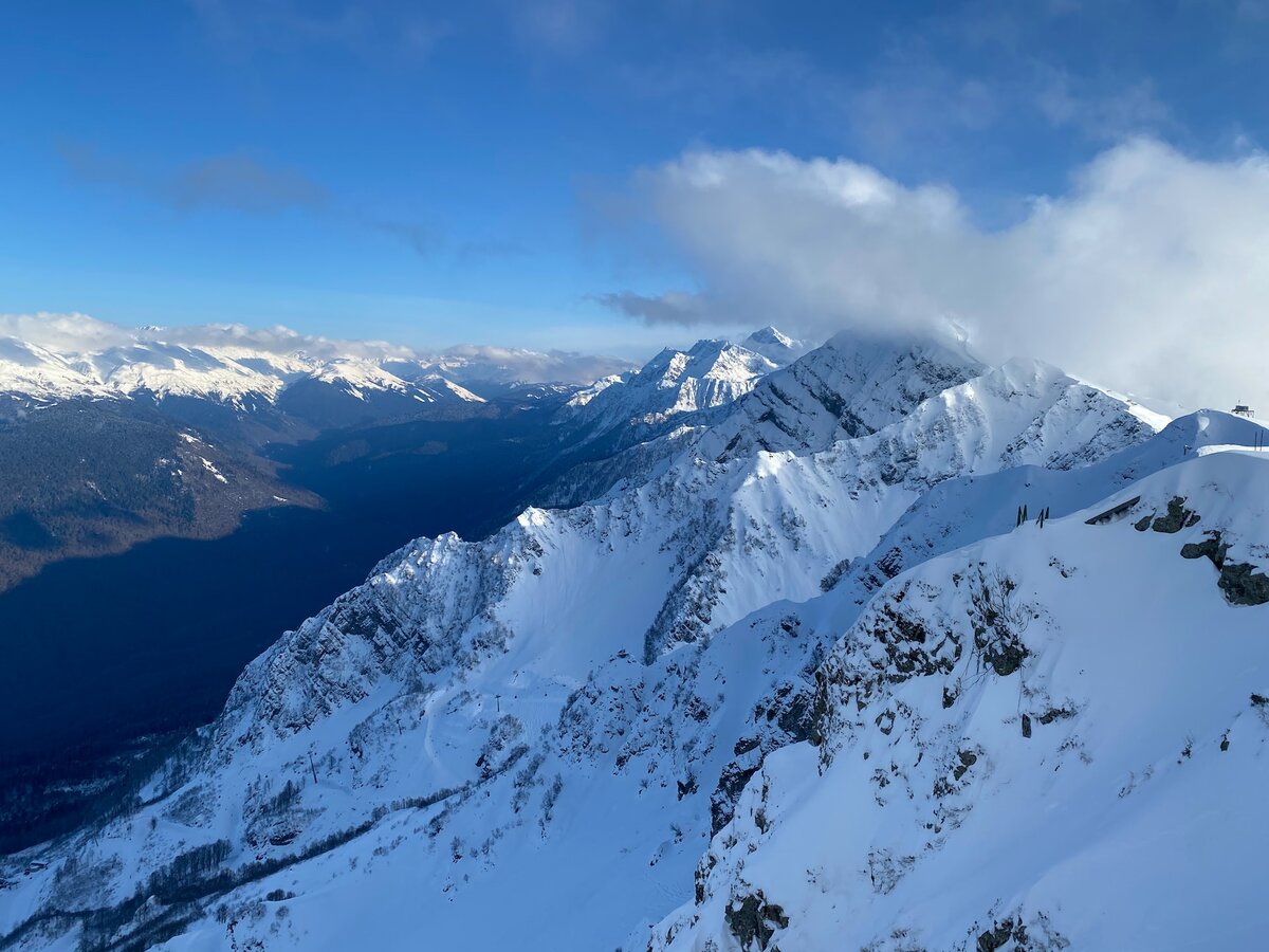 © Фото: Nikita Vashchenko  / https://unsplash.com/photos/snow-covered-mountain-under-blue-sky-during-daytime-cSyB-snnsv0