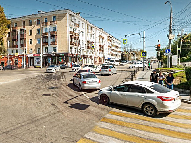 Вот этого потока с улицы Красного восстания навстречу всем теперь не будет