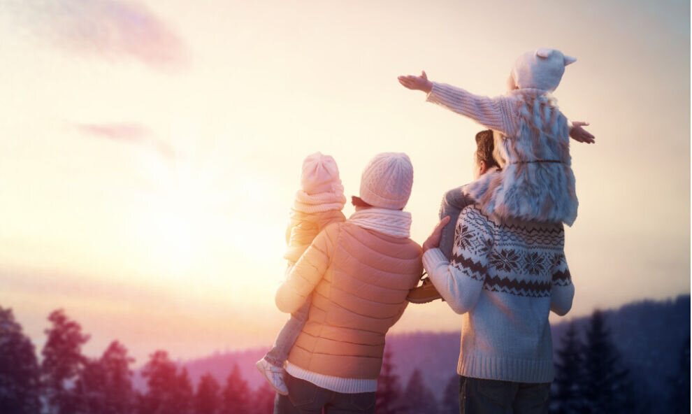    Новости ЯНАО: введена разовая выплата на приемных детей из других регионов, половина общественного транспорта перейдет на газ, города и поселки начали украшать к Новому году