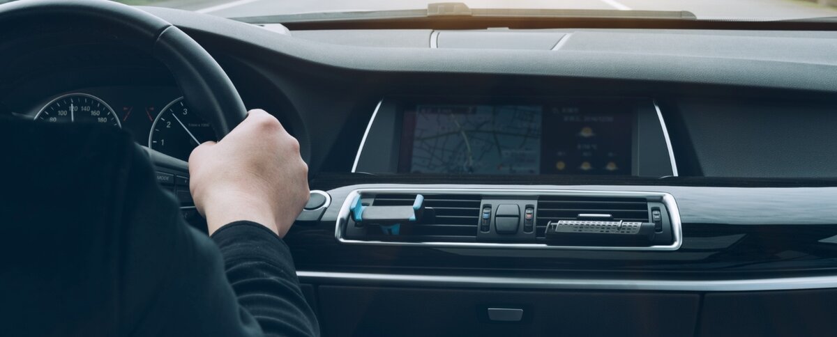 <a href="https://ru.freepik.com/free-photo/man-driving-car-from-rear-view_1120663.htm#query=%D0%BC%D0%B0%D1%88%D0%B8%D0%BD%D0%B0&position=5&from_view=search&track=sph">Изображение от fanjianhua</a> на Freepik