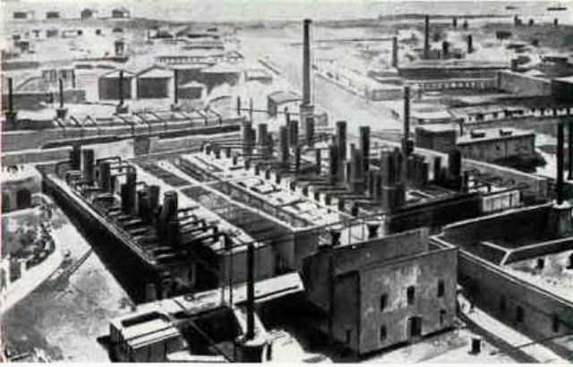 Нефтеперегонный завод в Баку 1880 г