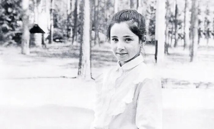 Любовь Тихомирова в детстве. Источник фото: hostelcity.su