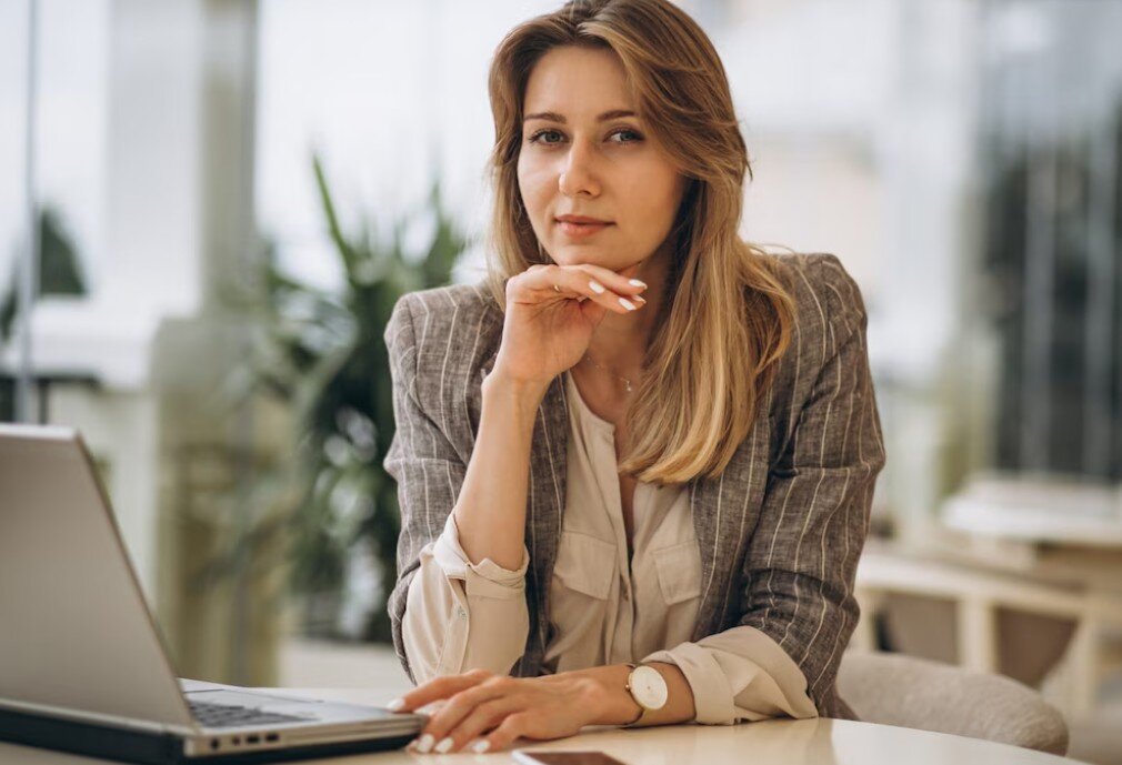 Я никогда не мечтала выйти замуж. Мама всегда говорила: "Учись хорошо, поступи в институт, получи достойную профессию. А муж сам найдётся". Я так и сделала.