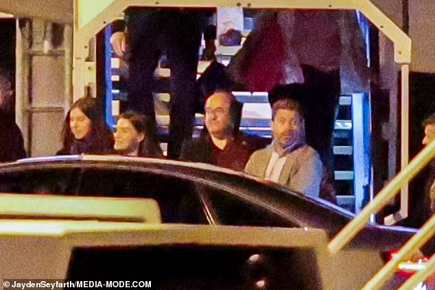 Фото из аэропорта в Сиднее, Летисия с Софией.