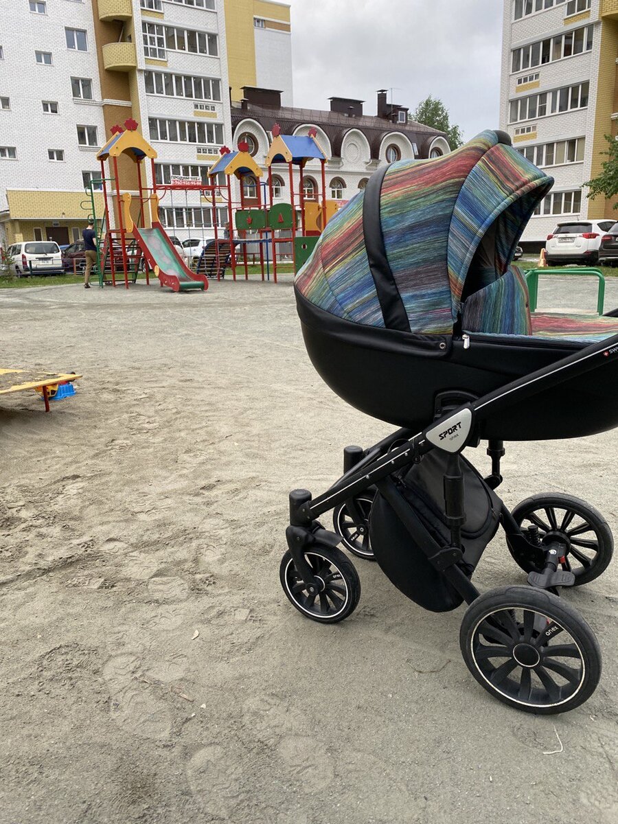 Уже Сашина коляска, которая куплена на авито и продана там же, за те же деньги))