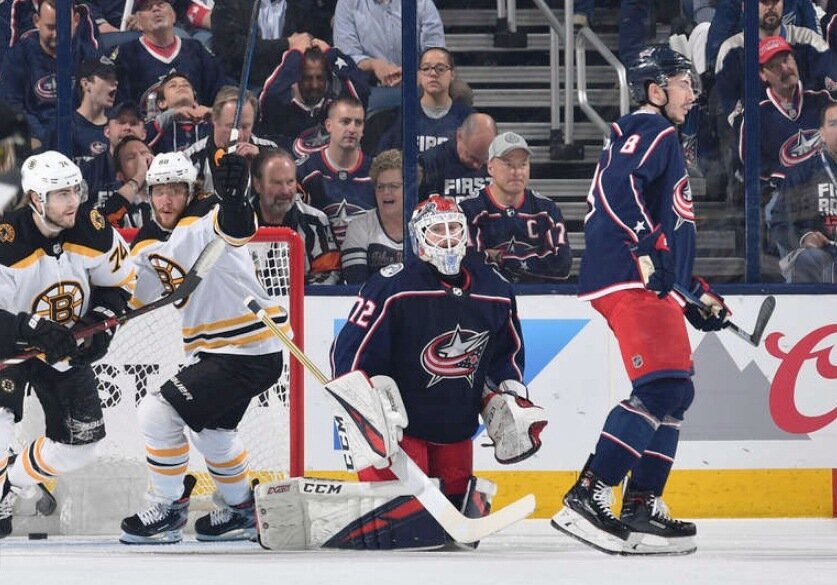 Бобровский пропускает первую шайбу в игре