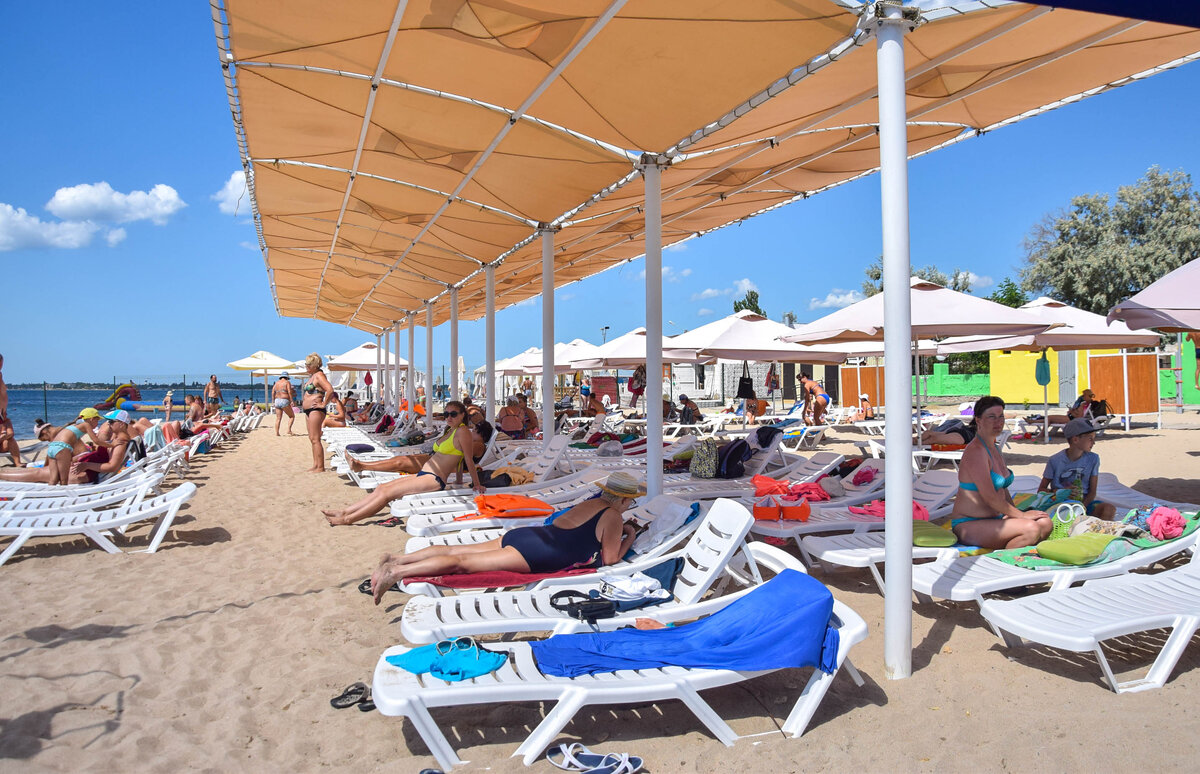 На пляже в Евпатории