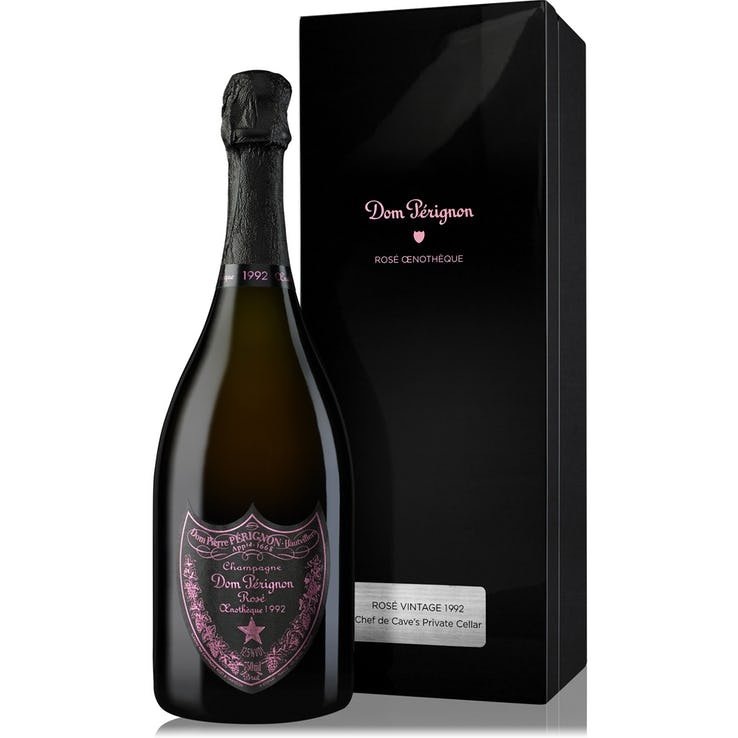 
Dom Perignon P3 Plenitude Brut Rose - третье по стоимости розовое шампанское, продаваемое по всему миру, цена которого постепенно растет. Изготавливается оно только из лучших сортов винограда, и в нем идеально сочетаются фруктовые и цветочные ноты. Сегодня вы можете приобрести бутылку этого розового шампанского в среднем за 1 909 долларов.
