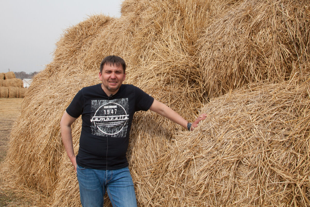 Иван Балбин поставляет в магазины "Калина Малина" молоко. творог, кефир, сметану и йогурт. 