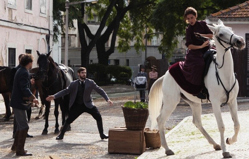 Маргарета крадёт лошадь, чтобы успеть в суд. Её - обманули. Сказав неверную дату, слушания в суде: https://www.kino-teatr.ru/