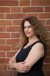 «Я люблю вкус жизни, люблю ощущать ее проявления и радоваться здесь и сейчас. Для меня важен ответ на вопрос «живет ли человек настоящей жизнью, или проживает не очень приятные моменты». Мне кажется, научиться жить по-настоящему — одна из основных наших задач. Это дает интерес и возможность развития. 
 Мне нравится наблюдать: за собой, за другими людьми. Задавать вопрос «как удалось этого достичь» и искать ответ на него. Узнавать, а что «двигает» человеком, что поддерживает и придает смысл. Такой процесс — залог трансформации в нечто большее. Ведь огонь устремленности, разогревшись, притягивает блестящие идеи!»