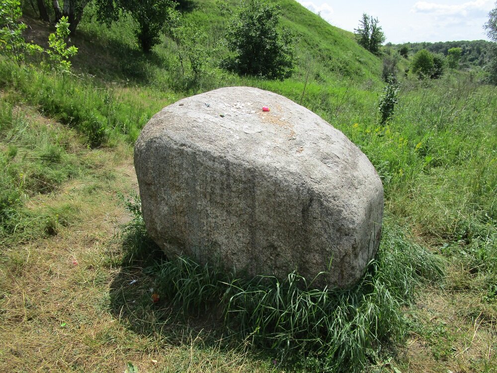 Городище камень