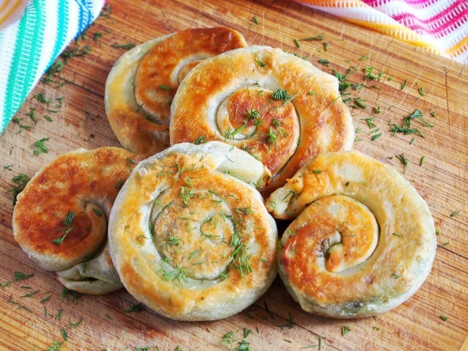 Улитки с чесноком и зеленью