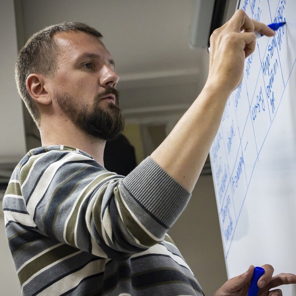 Алексей на работе.