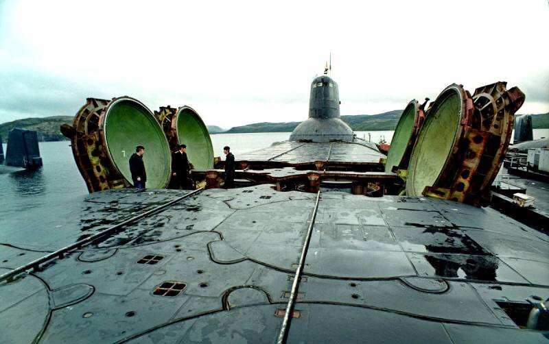 
В конце октября в России прошли командно-штабные учения стратегических ядерных сил «Гром-2019», участие в которых принял лично глава государства Владимир Путин. Ведомости сообщают, что при этом произошла нештатная ситуация: подводный крейсер К-44 «Рязань» вместо двух МБР Р-29Р смог выпустить по цели на полигоне всего одну ракету. По информации издания, устаревшая ракета не вышла из пусковой шахты, и АПЛ вернулась на базу с ней.
₽Смартфон Xiaomi Mi A2 4Купите квартиру на вторичном рынкеПроектная декларация на рекламируемом сайте
