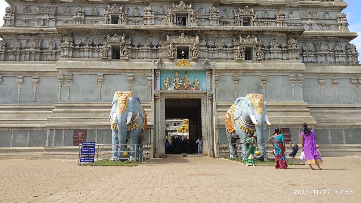 вход в храм