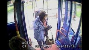 Последняя автобусная поездка Сюзанны Пилли была поймана на CCTV