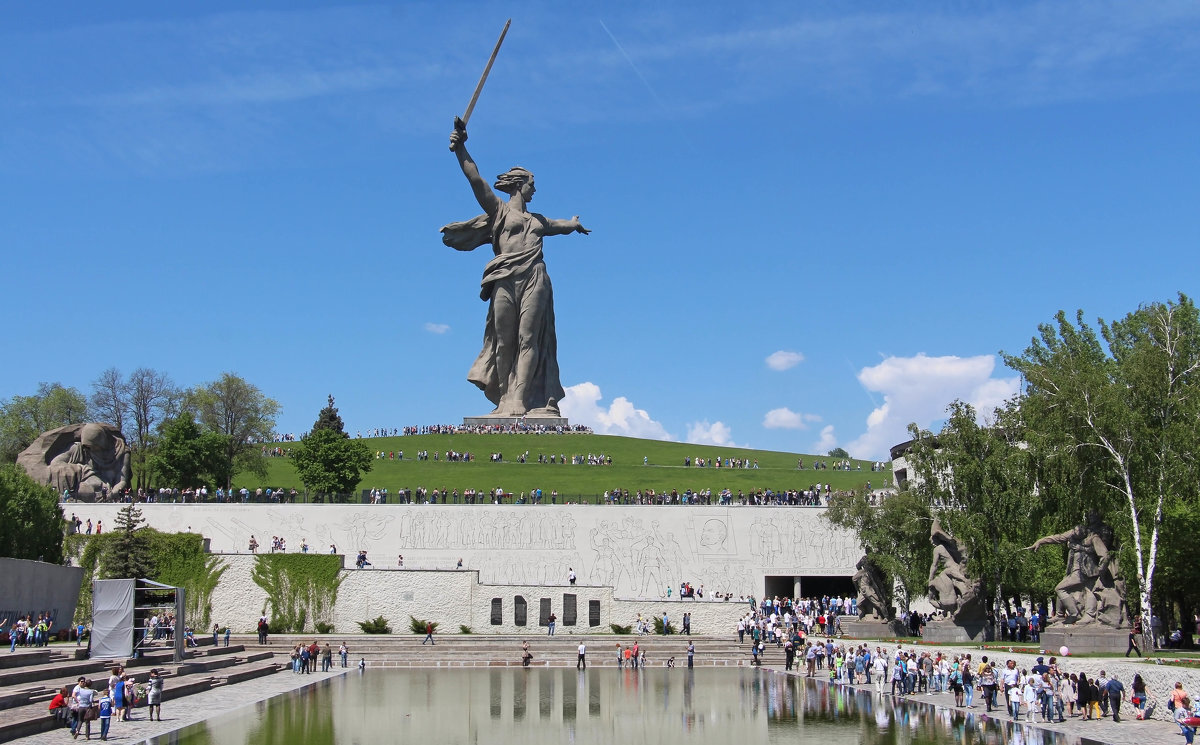 Сталинград сейчас. Мамаев Курган Сталинград Волгоград. Мемориальный комплекс Сталинградская битва Волгоград. Мемориал Родина мать на Мамаевом Кургане. Мамаев Курган Сталинградская.