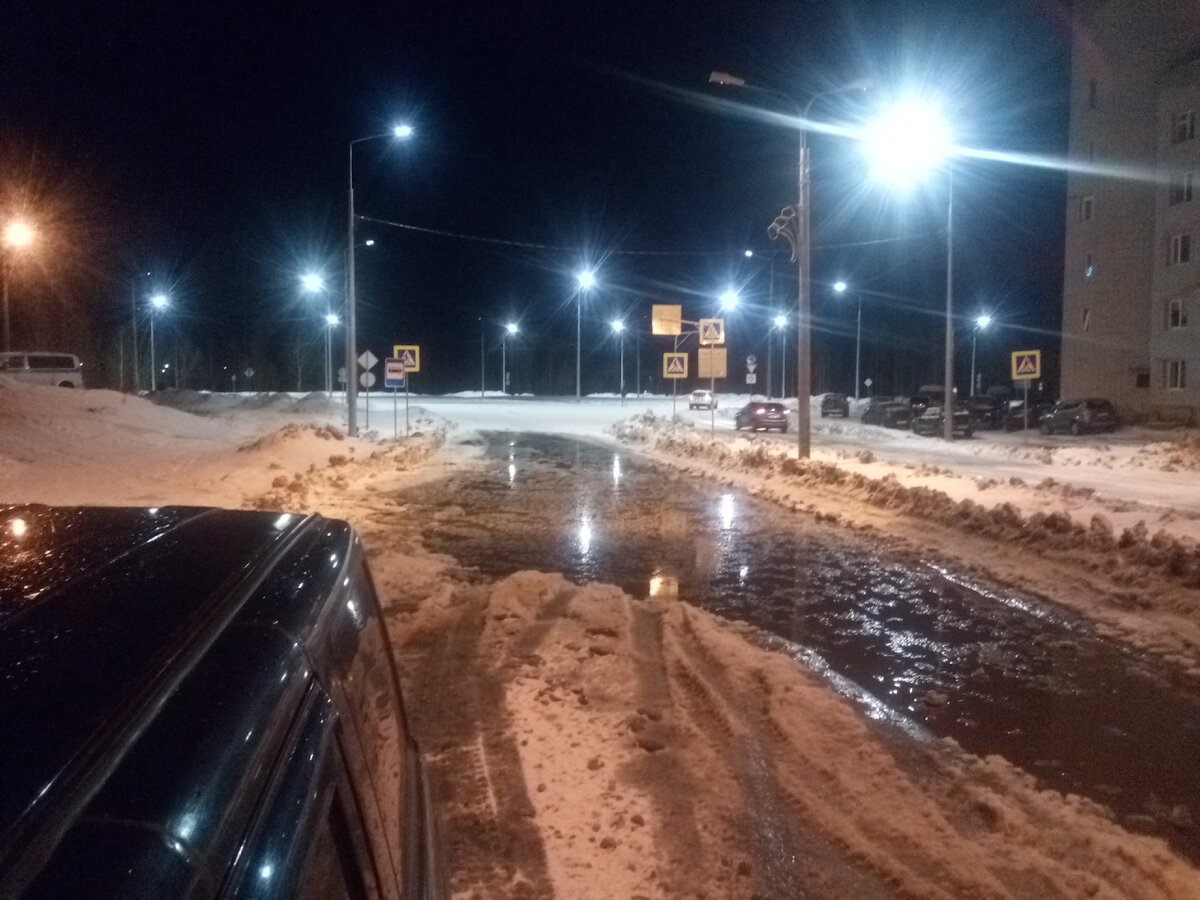 Жаль я не живу в г. Сегежа. Я бы устроил флеш-моб и выставил несколько пар сапогов для пешеходов.