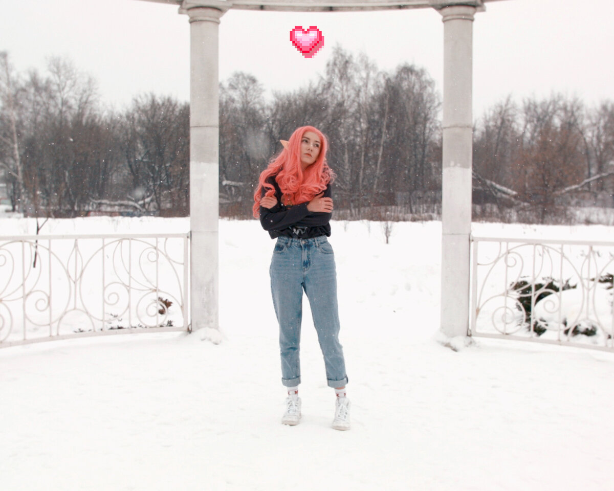 Это был мой первый бартерный парик, совсем недавно я вернула ему жизнь, расчесала и выпрямила. Хочу в скором времени поделиться с вами результатом.