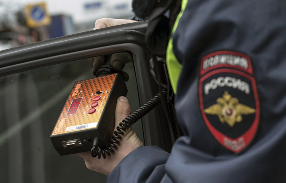 Замер светопропускаемости стекол автомобиля.