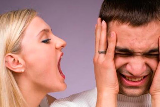 Она не раз говорила в гневе, что мы с ней расстаемся, говорила, что я недостоин ее, что ее бывший парень был лучше меня, хоть и избивал ее.