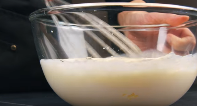 Просто смешайте молоко с кефиром! Эту Масленицу Вы запомните надолго!