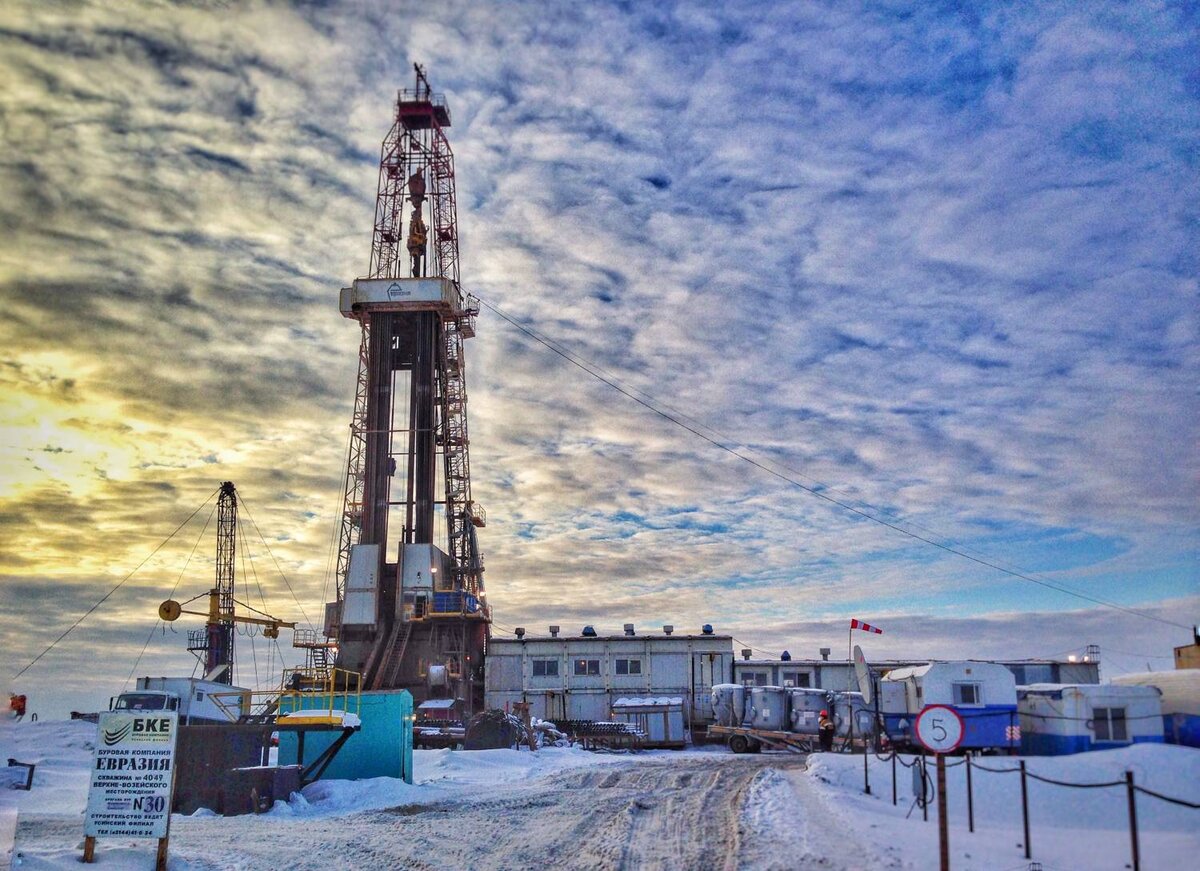 Нефтяное месторождение. Фото из Яндекс. 