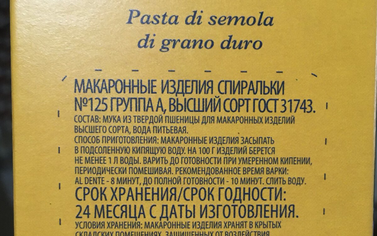 Вкусный, сытный салат, на который уходит совсем немного времени. 1) Куриную грудку в этот салат я не отвариваю, вареная она получается суховата.-2