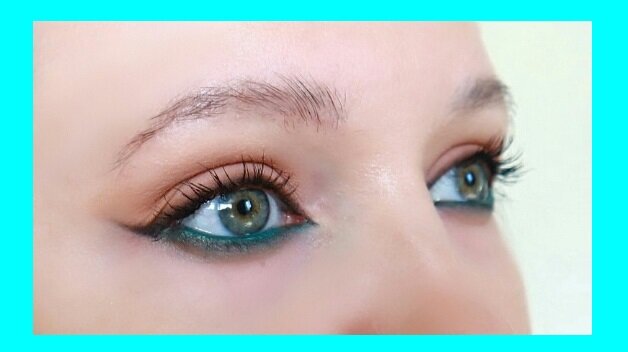 А вообще, карандашом можно выгодно подчеркнуть цвет глаз