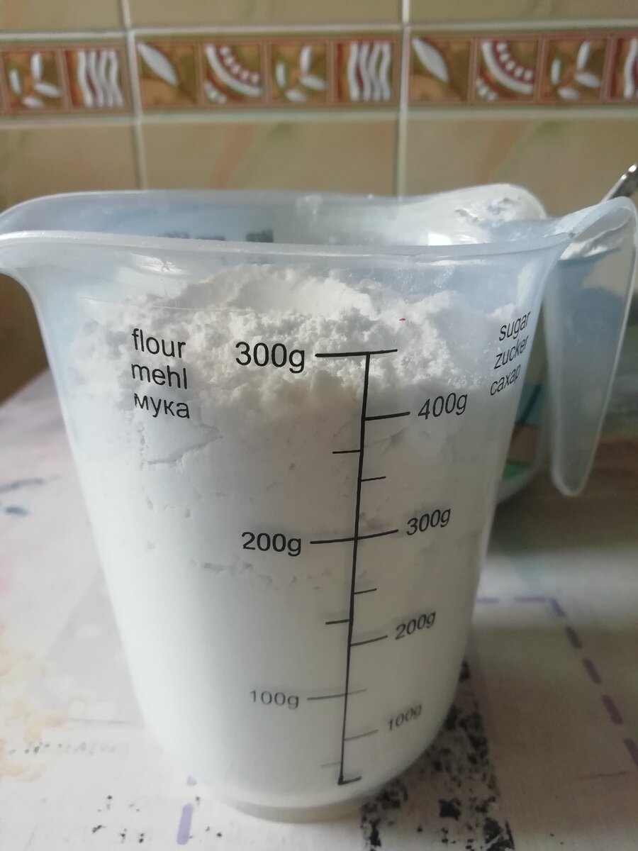 Мерный стакан это сколько. 300 Грамм муки в мерном стакане. Мерный стакан для муки. Стакан муки в граммах. Мука мл в граммы.