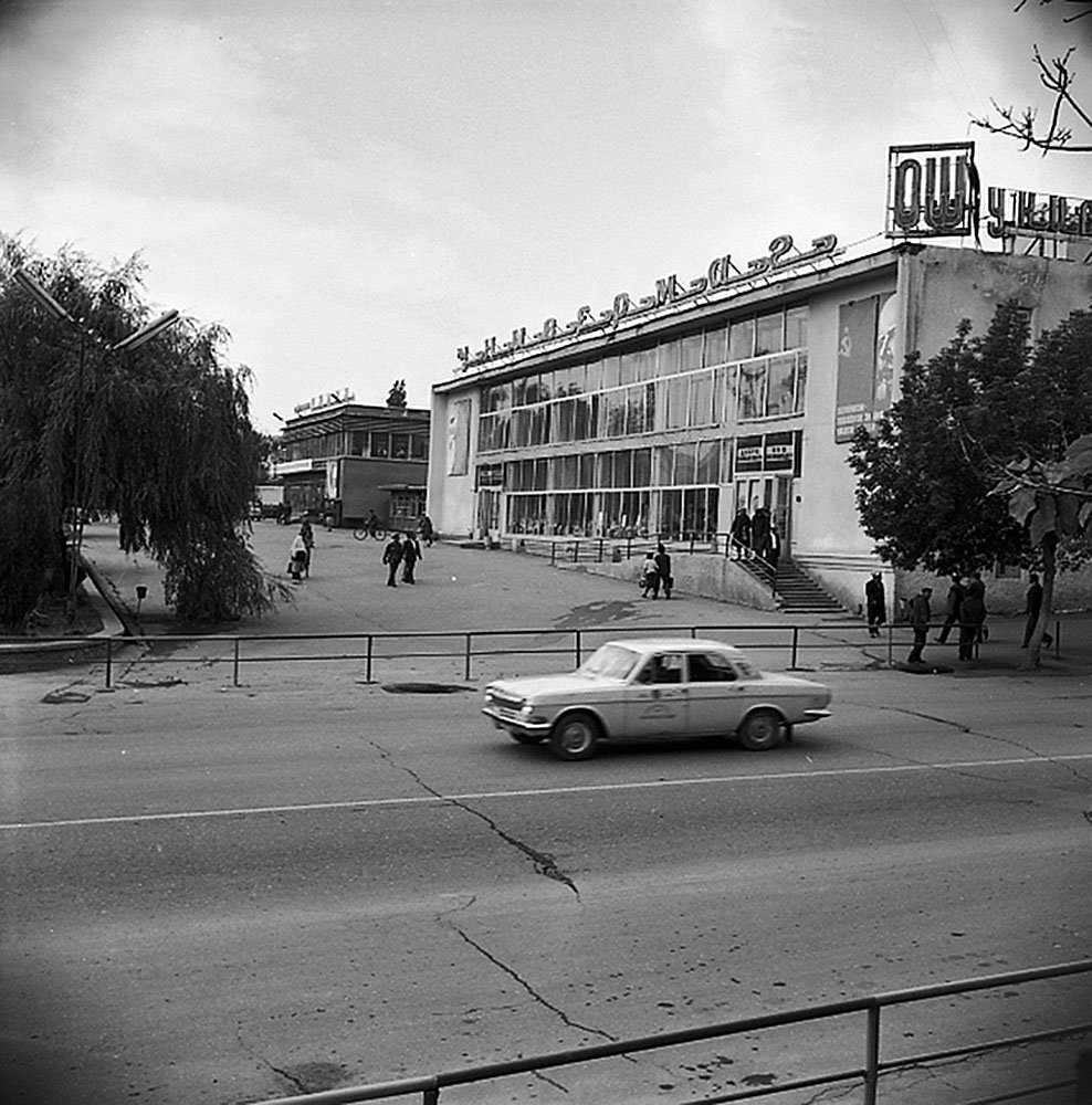 Киргизский ОШ до и после распада СССР. Нашел старые фотографии и сравнил  город раньше и сейчас | Жизнь в движении | Дзен