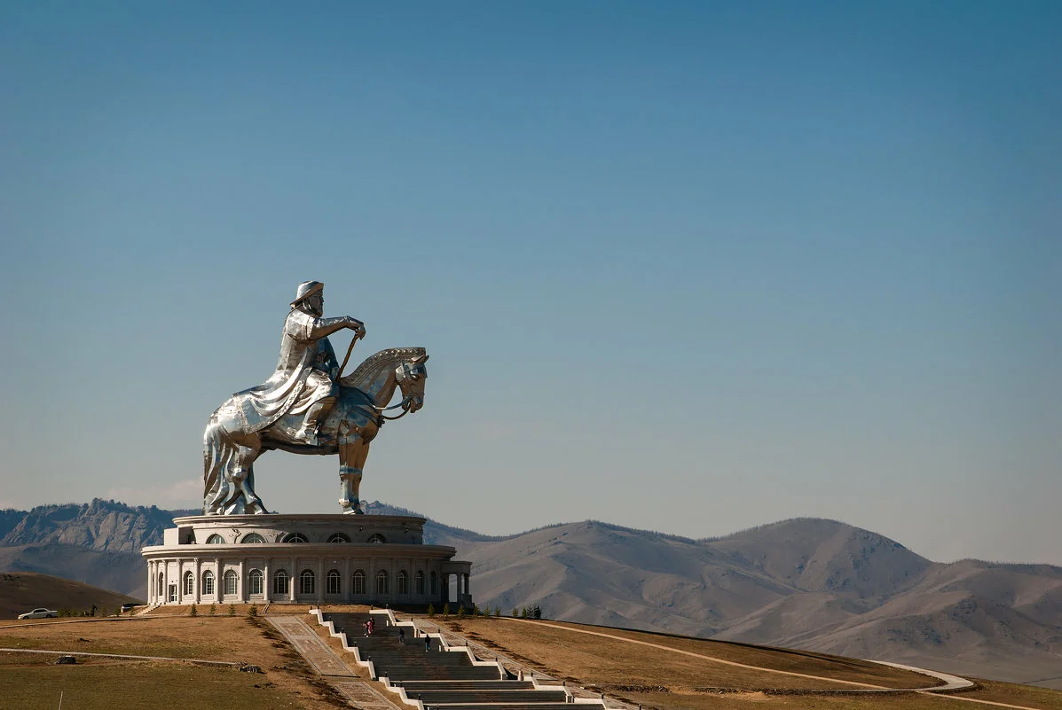 Золотая монголия. Монголия Чингис Хан. Курган Чингисхана Монголия.