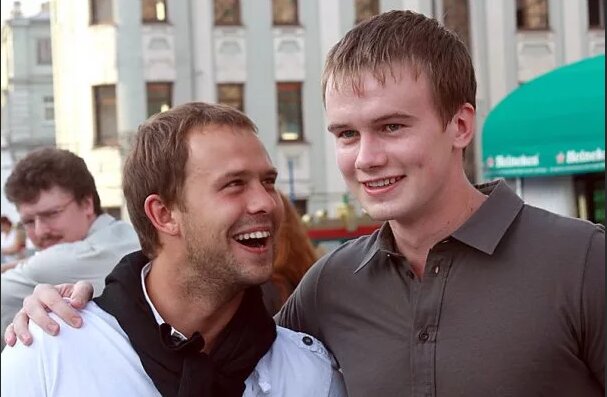Алексей Бардуков и Кирилл Плетнев в жизни тоже друзья. Фото:Yandex.ru