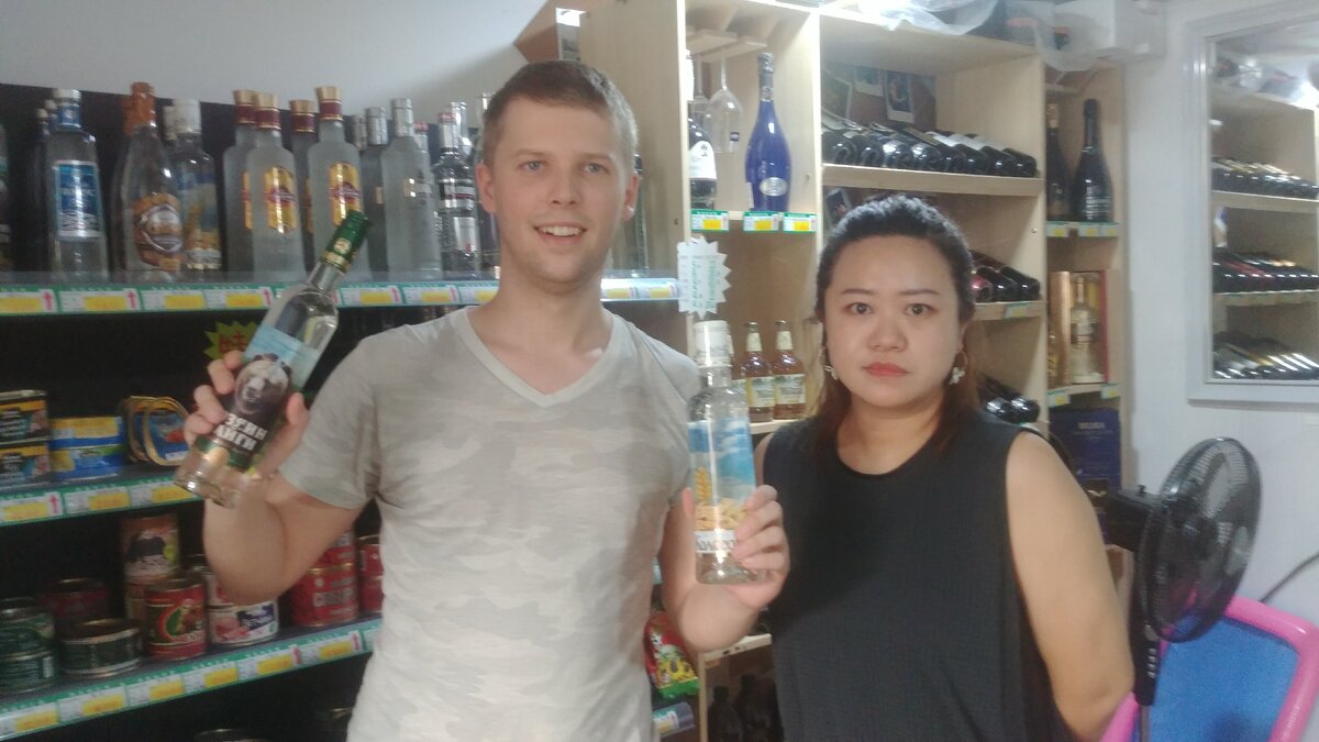Магазин русских продуктов. Китайцы признают качество и эффект русского алкоголя!